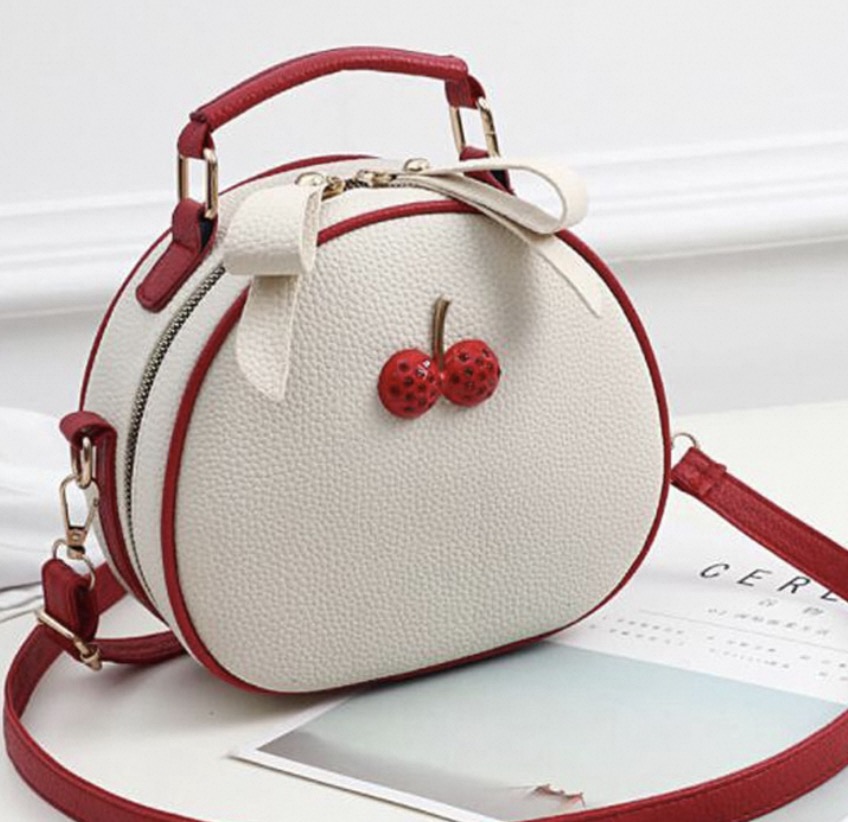 Women’s Small Handbags: Compact Elegance Unleashed插图3