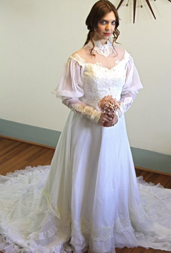 70s Wedding Dress: A Timeless Trend Returns插图4